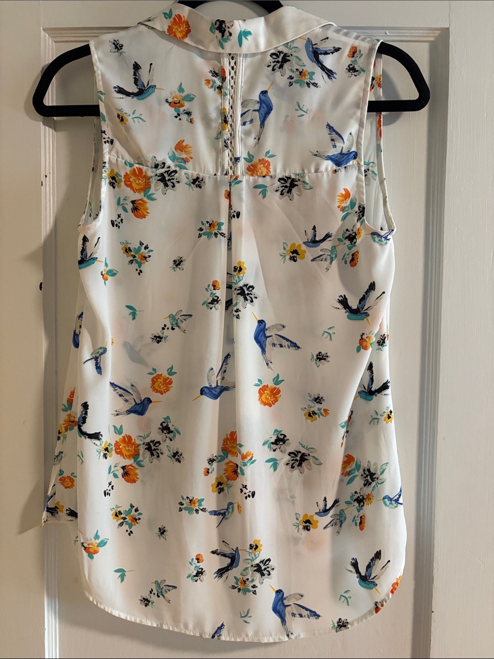 Daniel Rainn White Floral & Bird Sleeveless Blouse with Lace Trim - Picture 2 of 2